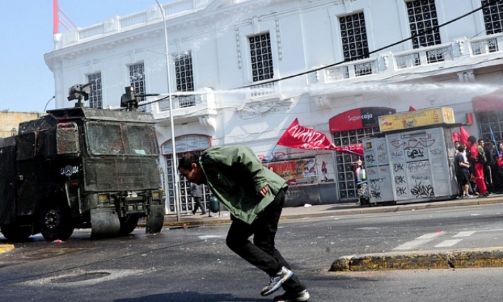 Repressão contra manifestantes que lembram 39 anos do golpe no Chile