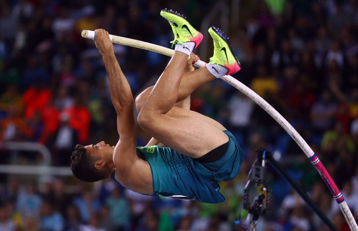 Rio 2016: Thiago Braz bate recorde olímpico e ganha ouro no salto com vara